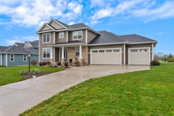 8025 W Mourning Dove Ln, Mequon, WI 53097-1207
