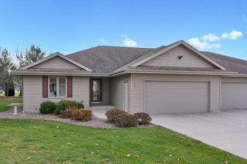 701 Wren Ln, Howards Grove, WI 53083-1485