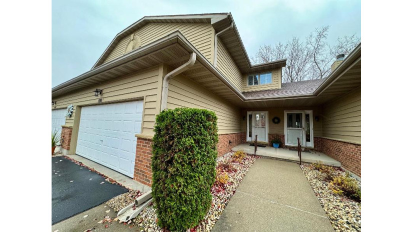 121B Eagle Pointe Dr Delavan, WI 53115 by Keller Williams Realty-Milwaukee North Shore $365,000