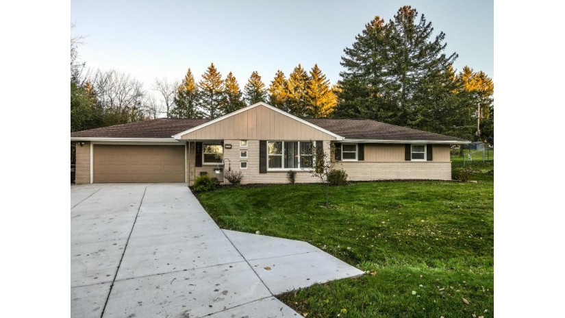 1522 S Laurie Ln New Berlin, WI 53146 by Smart Asset Realty Inc $439,000