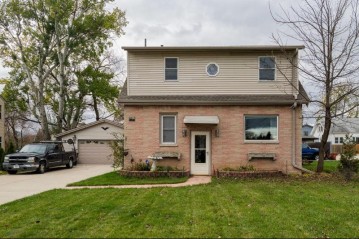 4317 S 51st St, Greenfield, WI 53220-3503