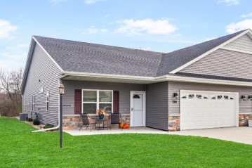 726 Prairie Gdns 41, Kewaskum, WI 53040