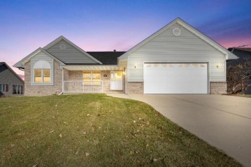 1108 Fieldstone Dr, Hartford, WI 53027