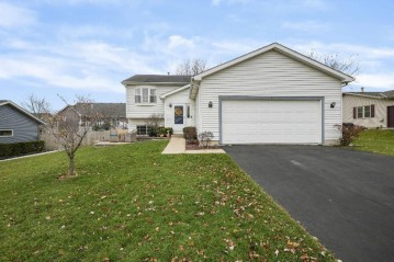 1849 Sunset Dr, Twin Lakes, WI 53181-9249