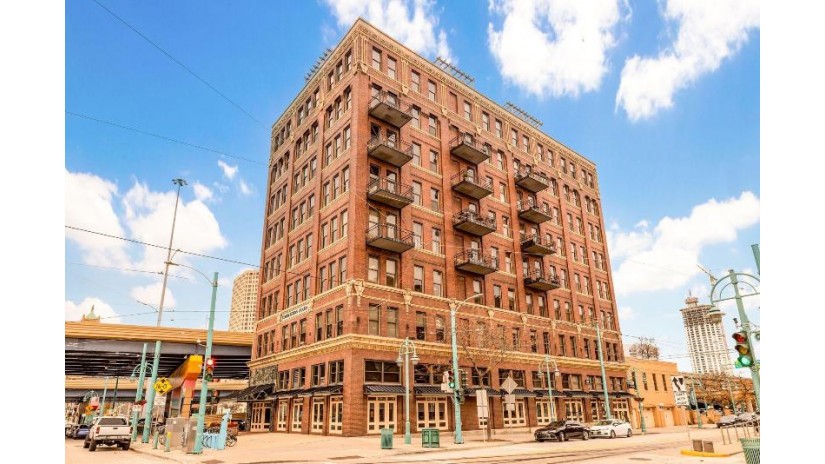 400 N Broadway - 903 Milwaukee, WI 53202 by Mahler Sotheby's International Realty $540,000