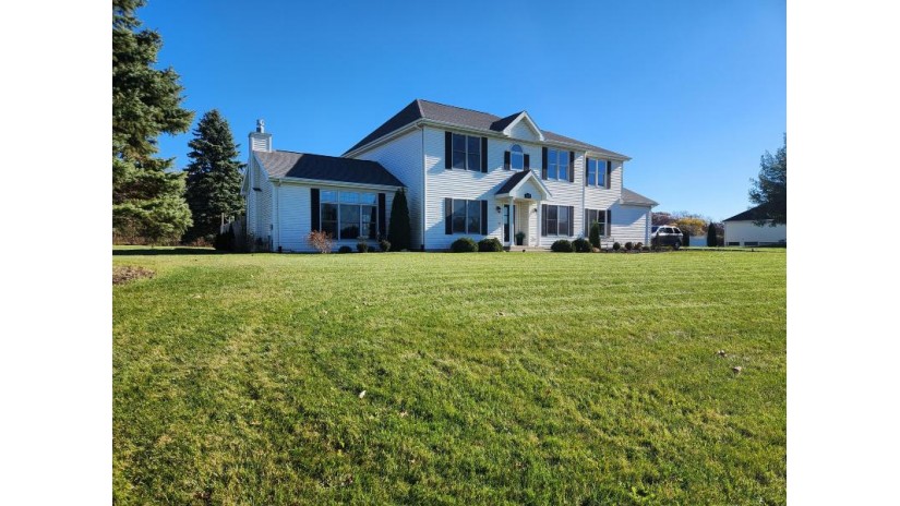 2937 Sun Meadow Ct Delavan, WI 53115 by Hibl's Real Estate Sales, Inc. $649,900