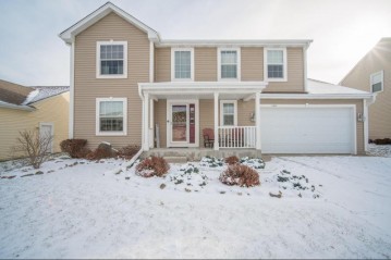 1637 Edgewater Dr, West Bend, WI 53095-4398