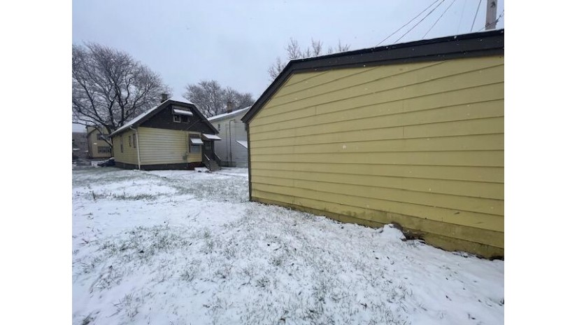 2837 N 16th St Milwaukee, WI 53206 by Lannon Stone Realty LLC $105,900