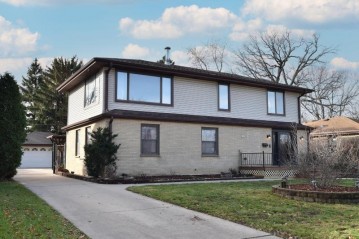 7505 W Jackson Dr, West Allis, WI 53219