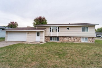 1128 Namekagon Loop, Hudson, WI 54016