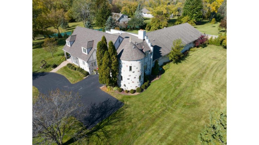 2707 W Cassel Ln Mequon, WI 53092 by First Weber Inc- Mequon $1,795,000
