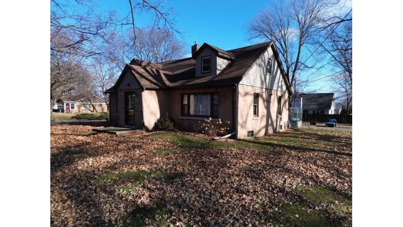 7037 52nd Ave Pleasant Prairie, WI 53142 by Prime Realty Group $310,000