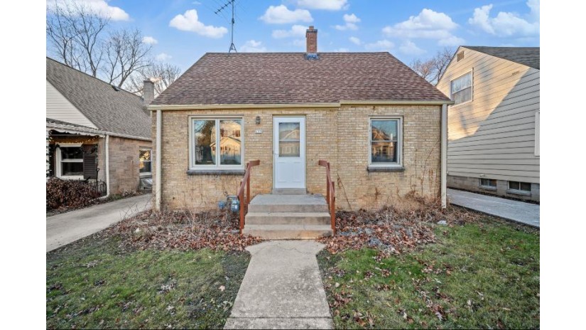155 S 79th St Milwaukee, WI 53214 by Coldwell Banker Realty $219,000