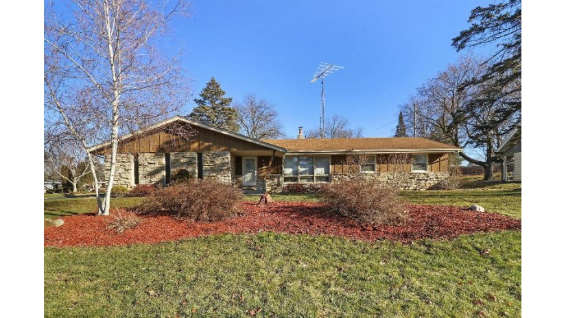 461 Rivermoor Dr Waterford, WI 53185 by Bear Realty Of Burlington $334,900