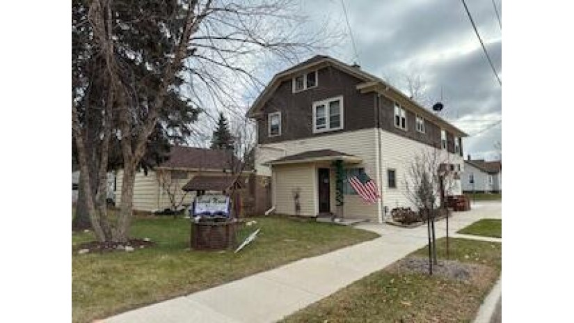 2516 Wollmer St Manitowoc, WI 54220 by Heritage Real Estate $189,900