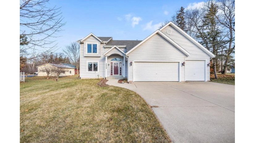 28636 E River Bay Dr Waterford, WI 53185 by 1st Choice Properties $699,900