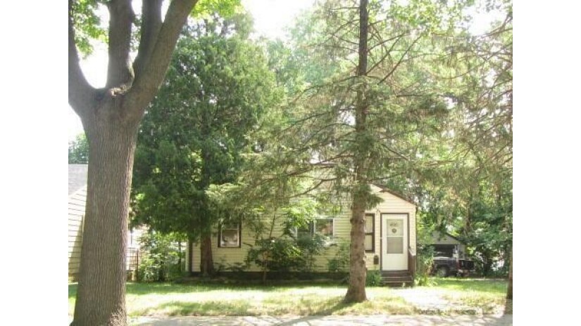 5640 N 66th St Milwaukee, WI 53218 by Homestead Realty, Inc $61,600