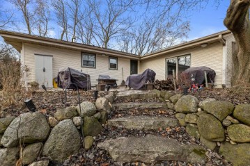 603 Fox Knoll Dr, Rochester, WI 53185-5022