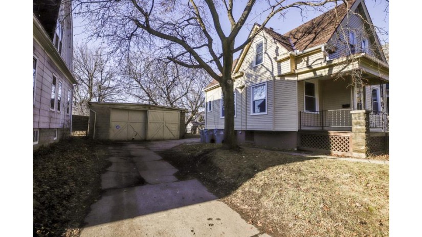 2441 S 34th St Milwaukee, WI 53215 by List2Sell, LLC $228,000