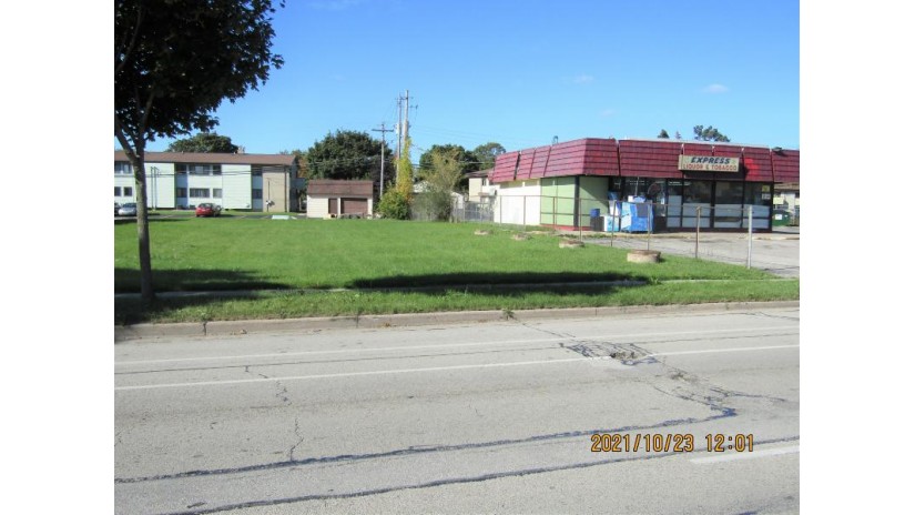 6839 N Teutonia Ave Milwaukee, WI 53209 by Dream House Realties $59,900