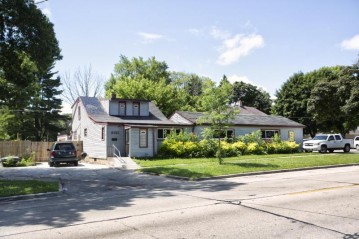 5321 W Green Tree Rd, Milwaukee, WI 53223-5214