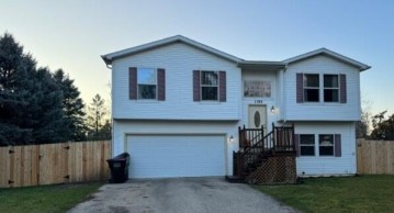 N1195 Mulberry Dr, Bloomfield, WI 53128