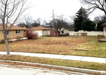 25 S 83rd St, West Allis, WI 53219