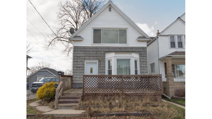 2418 Cleveland Pl South Milwaukee, WI 53172 by Venture Real Estate Group LLC $189,000