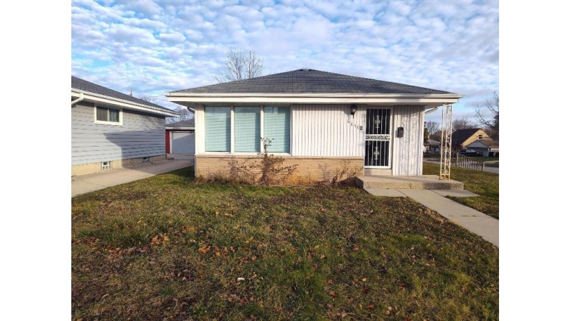 6850 N 40th Pl Milwaukee, WI 53209 by The Real Estate Edge, LLC $160,000