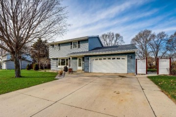 400 Foxmead Dr, Waterford, WI 53185