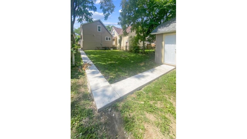 3220 N 39th St Milwaukee, WI 53216 by Residual Acres Realty $169,900