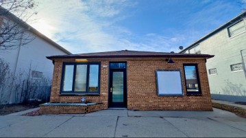 9141 W Lisbon Ave, Milwaukee, WI 53222-2722