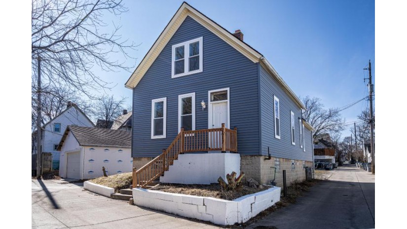 2617 S Pine Ave Milwaukee, WI 53207 by Keller Williams Realty-Lake Country $362,000