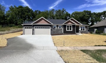 513 Pheasant Trl, Deerfield, WI 53531