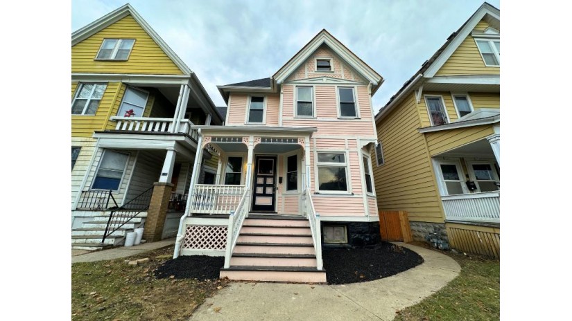 2530 N Oakland Ave Milwaukee, WI 53211 by Premier Point Realty LLC $319,900