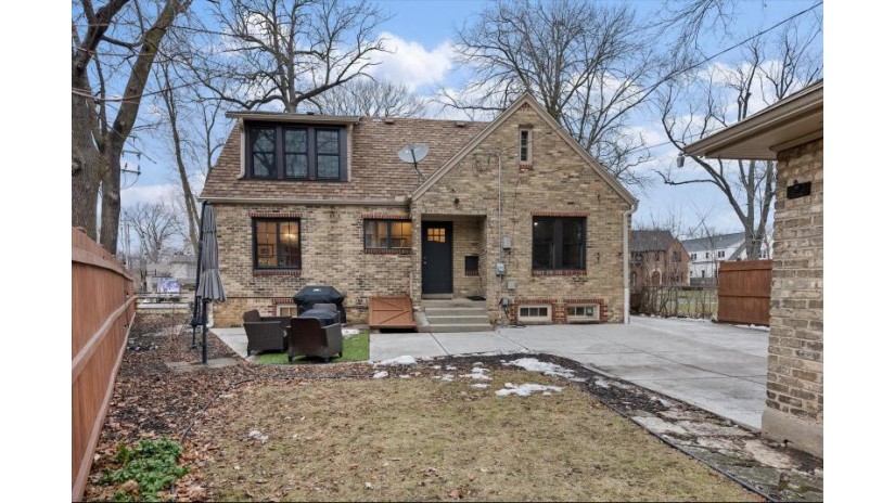 805 E Birch Ave Whitefish Bay, WI 53217 by Keller Williams Realty-Milwaukee North Shore $799,900