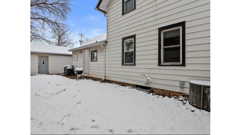 414 W Milwaukee St Watertown, WI 53094 by First Weber Inc - Delafield $189,000