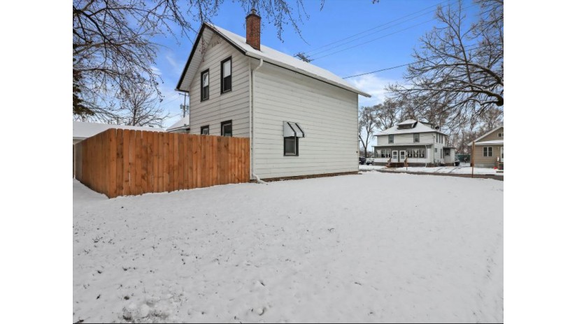 414 W Milwaukee St Watertown, WI 53094 by First Weber Inc - Delafield $189,000