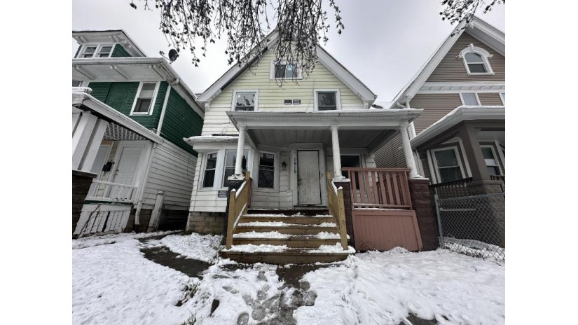 1515 N 38th St Milwaukee, WI 53208 by Premier Point Realty LLC $98,500