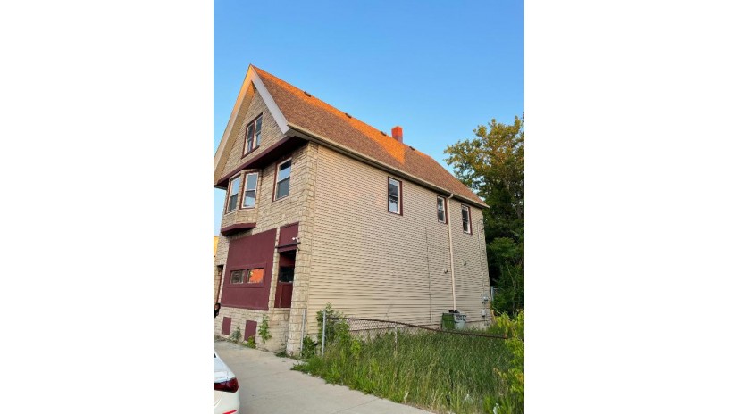 3925 W North Ave Milwaukee, WI 53208 by Gardner & Associates Real Estate and Investment Fi $230,000