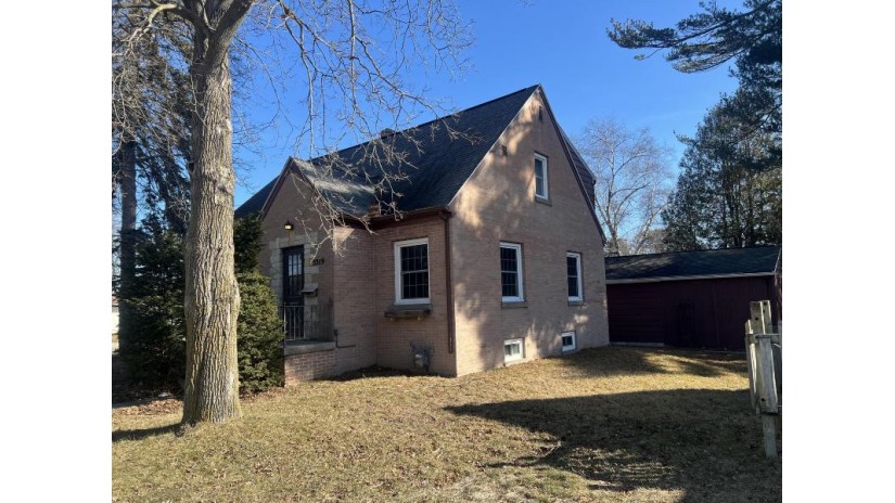 3319 School St Two Rivers, WI 54241 by Weichert, Realtors CornerStone $199,000