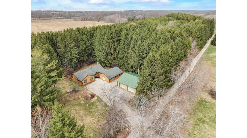 2080 Hillcrest Rd Saukville, WI 53080 by Corcoran Realty & Co - katie@corcoranrealtyco.com $499,900
