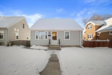 3785 S Ahmedi Ave, Saint Francis, WI 53235