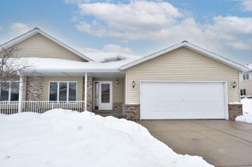 1069 Marigold Ln, Hartford, WI 53027-9298