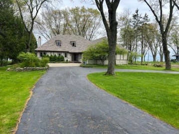 13518 N Lakewood Dr, Mequon, WI 53097-2412