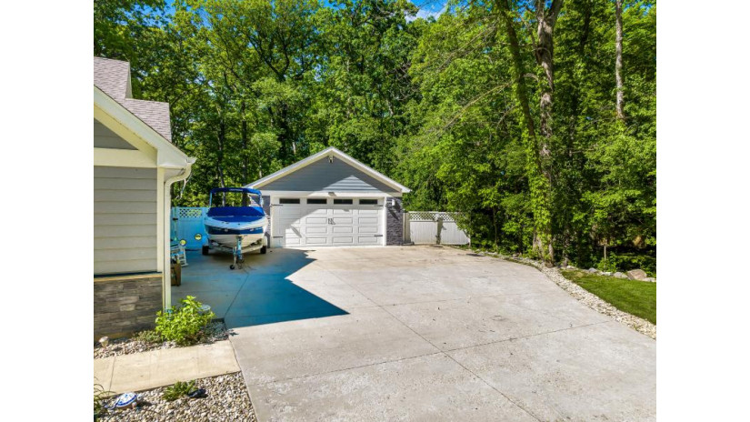 288 Stearns Rd Fontana, WI 53125 by Compass Wisconsin-Lake Geneva $1,275,000