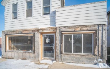 243 S Main St, West Bend, WI 53095-3323