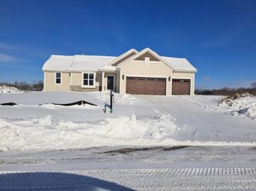 632 Twin Creeks Dr, Dousman, WI 53118