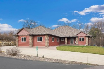W8114 Country Ave, Holland, WI 54636-9582