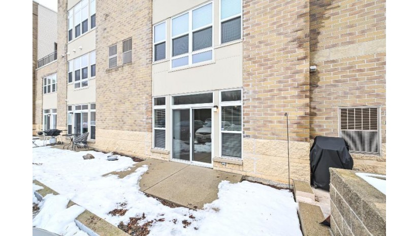 1550 N Warren Ave 107 Milwaukee, WI 53202 by RE/MAX Service First $329,000